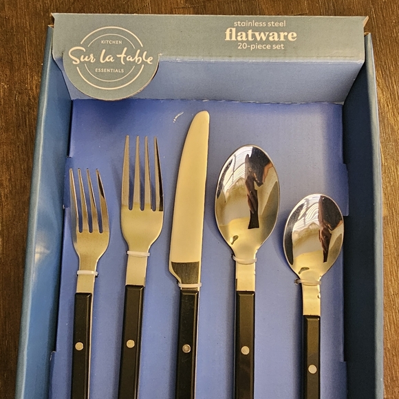 20 piece set of silverware. - Picture 2 of 2